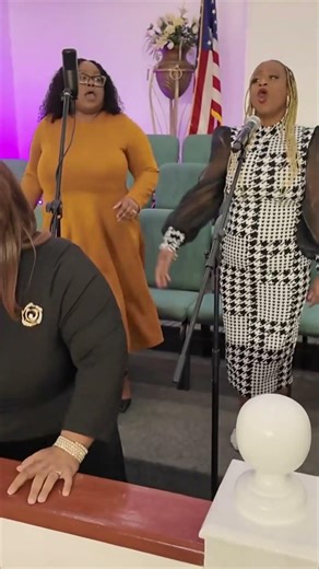 Soul-Shaking Vocal Power Unleashed on Stage!