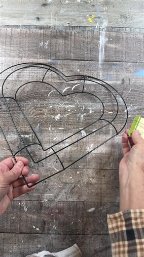 Beginner-Friendly Valentine Wreath with Minimal Supplies