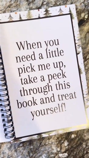 These DIY Christmas gift card books are the perfect way to give people something they actually need! 🎨✨ | Abilitytal