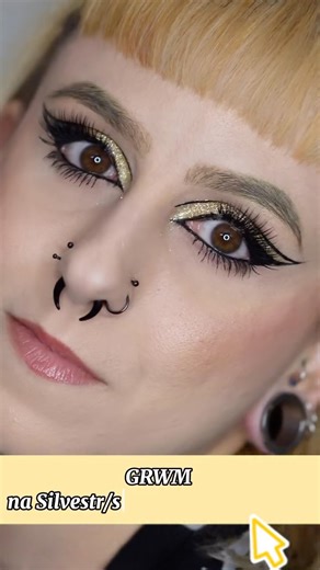 Deni - make-up artist Liberec on Instagram: "Moje první GRWM video 🥂🍾 Chtěli byste u mě víc takových videí? 😊 Face: @fentybeauty Eaze Drop Blurring Skin Tint 3 @lancomeofficial Teint Idole Ultra Wear Camouflage 025 @essence_cosmetics all about matt! fixing compact powder @hudabeauty Easy Bake Loose Baking & Setting Powder Pound Cake @benefitcosmeticscz Hoola Glow Bronzer @thebalm Hot Mama! Shadow/Blush @toofaced Love Light Prismatic Highlighter Ray Of Light Eye: @tartecosmetics Winter Wonderg