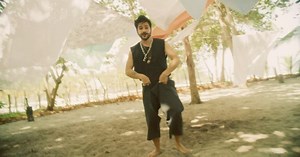 1. MILLONES 💿 Me gusta que cuando hablas de tu futuro estoy incluído!! MIS MANOS ✋🏼🤚🏼 | Camilo