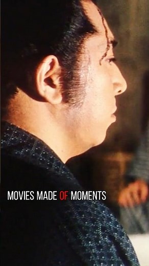 Wakayama Tomisaburo demonstrates his superb sword skills.若山富三郎展示其精湛的刀法。《座头市千两首》，（1964）。导演：池广一夫。“