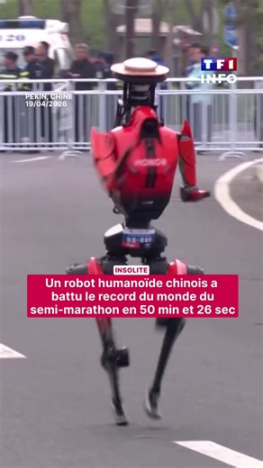 😮🤖 Un robot humanoïde a franchi un cap inédit lors du semi-marathon de Pékin ! Développé par Honor, il a terminé la course en 50 minutes et 26 secondes, améliorant nettement le record du monde humain réalisé en 57 minutes et 20 secondes détenue par l’Ougandais Jacob Kiplimo. Au total, plus d’une centaine de robots humanoïdes ont pris le départ cette année, contre une vingtaine lors de l’édition précédente. Tous ont parcouru le même tracé que les coureurs humains, sur des voies distinctes afin 