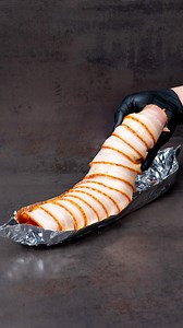 ¡Mi anfitrión polaco me enseñó a cocinar un lomo de cerdo delicioso! Ingredientes solomillo de cerdo: 1 pza hielo: 200 g agua: 500 ml sal: 2 g pimienta negra: 1 g ajo en polvo: 2 g pimentón dulce : 2 g hierbas provenzales: 2 g cebolla: 2 pza champiñones: 200 g pimiento rojo: 1 pza aceitunas verdes: 20 g sal: 2 g pimienta negra: 1 g ajo: 10 g queso: 100 g bacon: 300 g patatas: 500 g aceite de oliva: 20 ml sal: 2 g pimienta negra: 1 g pimentón dulce : 2 g mayonesa: 100 g miel: 30 g mostaza: 30 g m