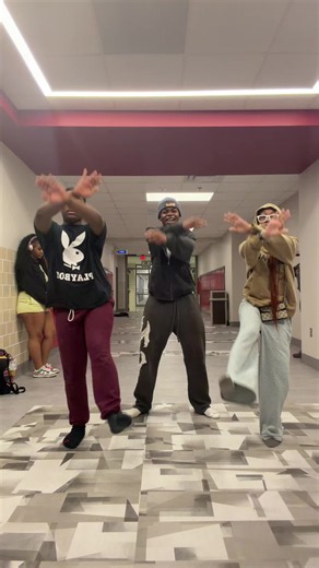 boww 🔥🔥🔥 dc us #foryoupage #viraldance #dance #newdance @skye j 😜 @dee.