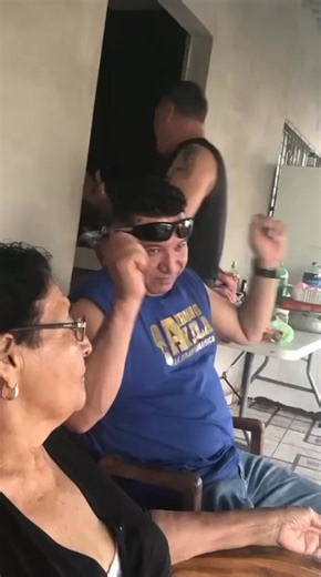 Bellos recuerdos junto a nuestra madre hermanas hermanos sobrinos y toda la familia cantando comiendo y disfrutando en familia y en este diciembre 2025. Así será nos preparamos para compartir en familia y con nuestro público y nuestros seguidores y alegrando nuestra feria en juticalpa Olancho prepárate luego te daremos las fechas mientras tanto prepara tus botas y sombrero | Marco Ayala