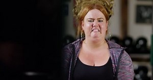 clip-1019205250-4k-funny-overweight-woman-gym-lifting-dumbbell