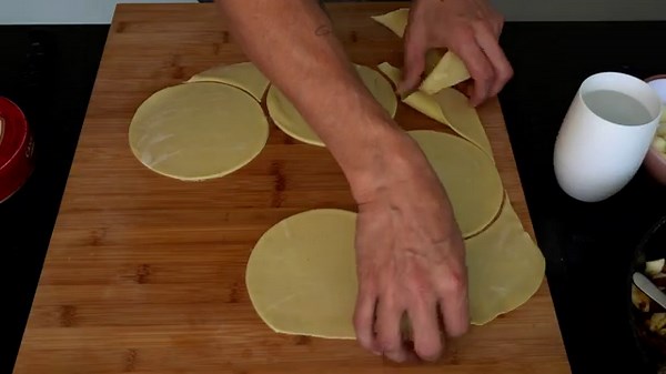 How to Make Argentinean Empanadas Dough (Tapas) + 3 Easy Fillings | Beef, Caprese, Ham & Cheese