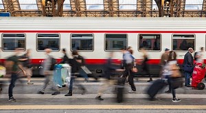 Severe disruptions on Polish railways. Over 500 trains delayed due to icy tracks