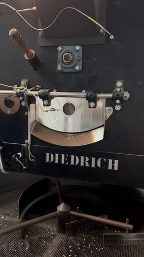 A insiders look on how we create a 1kg Grumpy bag.👀 How do you prefer your coffee?.☕️ Drink Grumpy. // #grumpy | Grumpy Drinks