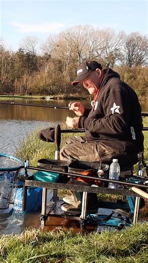 🎣 KEEP BITES COMING THROUGH THE WINTER | Maggot colour and numbers Jason Le Bosquet explains why both maggot colour and quantity can make a big difference in winter. Starting on a single maggot is often the best option early on, keeping the hookbait subtle and non-offensive. Colour choice can be just as important, and as the session develops, mixing colours or fishing multiple maggots can completely change the response. Paying attention to how fish react also helps guide how quickly bites are c