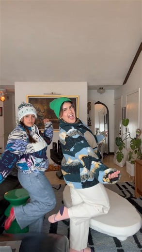 Shraddha on Instagram: "Can someone tell me why America is so obsessed with their flags!? Anywho here’s a cheeky vlog on my highlights from Boston trip. Soooo much fun in these 3 days here that I possibly couldn’t fit everything in this vlog. Contact @dmshifu if you need a Boston area tour guide, and use code ‘shradaddyyy’ for 50% off 😉. Everything I ate coming separately of-course. And although the @icecastles_ were technically in New Hampshire I put it in this vlog 😆💁🏻‍♀️ #fyp #bostontrave