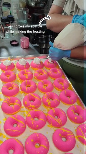 #ThatsHot #fizzyfizzy #fizzyfizzy #YouHaveTo #smallbusiness #bathbomb #wholesale #donut #bubblebath #sprinkles #satisfying #asmr #piping #handmade