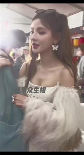 Zhang Yuxi's Sweet Moments with Fans