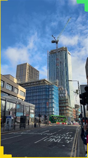The Merrion Centre in Leeds could soon look very different 😲👀 Its owners have announced plans to build a 35-storey skyscraper above it… filled with student flats! Town Centre Securities (TCS) want to convert the existing Wade House too - creating over 1,000 purpose-built flats in total for students in the city. They say it's part of the Merrion Centre’s “evolution” and, if approved, the complex will include a gym, cinema and karaoke room for residents 🎤 ‘100MC’, where the tower will be built,