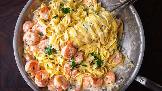 This is how you make creamy shrimp Alfredo in under 30 minutes