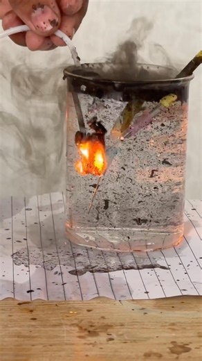 When Acetylene Meets Chlorine Gas: The Most Explosive Chemistry Reaction! ⚠️