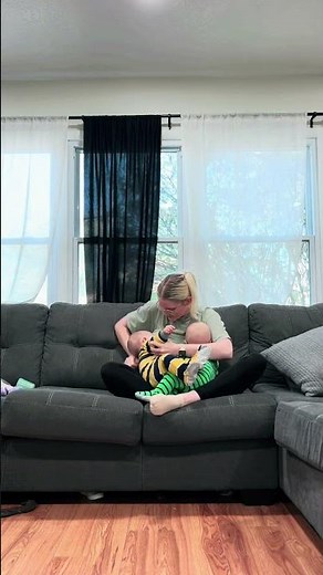 Double duty: tandem feeding twins 8 times a day #breastfeeding #twins