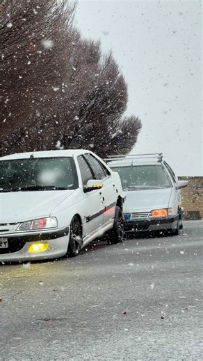 🔥Atish🔥 on Instagram‎: "⁨ با کدوم دوستت دوست داری بذاری کنار هم ؟ بفرست براش 😍🚩⁩ . . . . . . . . . . . . . . . . . . . . . . . #ماشین #پنوماتيك🇮🇷💪🏻⚜️ #پنو #405 #رفیق #برف #فریدن #اسپرت"‎