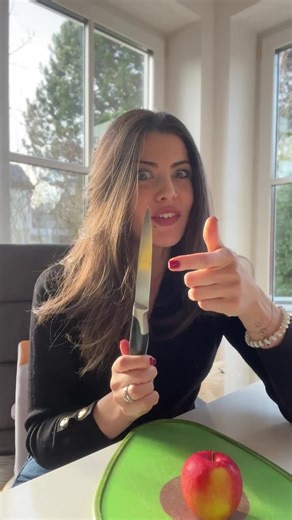 Marwa kemicha -Miss English Teacher on Instagram‎: "Chop, dice or slice?? And more ❤️ Chop 👉 To cut food into big or rough pieces. Example: Chop the onions before cooking. Dice 👉 To cut food into small, square pieces. Example: Dice the tomatoes for the salad. Slice 👉 To cut food into thin, flat pieces. Example: Slice the bread for breakfast. Sharp 👉 Something that can cut easily. Example: Be careful—the knife is very sharp. Cutting board 👉 A flat board used to cut food on. Example: Always u