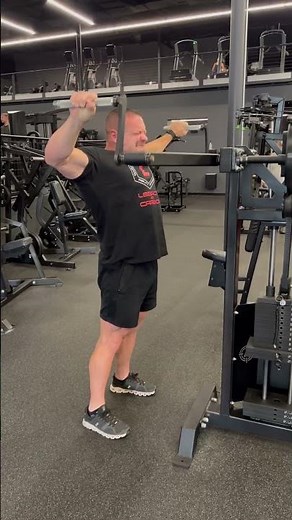 Full ROM Lateral Raise Machine