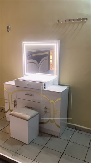 Chambre complet, lit trois places armoire, 6 portière avec coiffeuse#creatorsearchinsights @Lamaano Kaab furniture 🛏️🛋️ @Wizy_ hôrôn mussu @61❤️35❤️03❤️03☎️