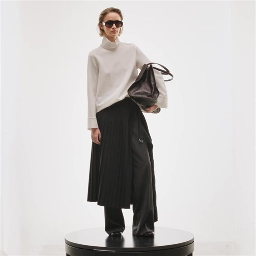 Signature Looks | A mood that remains constant. Explore the collection in store and at massimodutti.com | Massimo Dutti