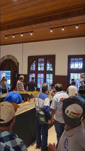 Maquetas de trenes HO y trenes reales al mismo tiempo #train #reels #railfan