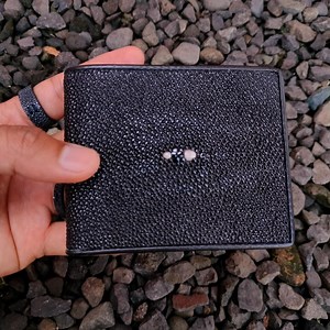 Stingray Leather Bifold Wallet: Scratch Resistant Exotic Wallet - Etsy