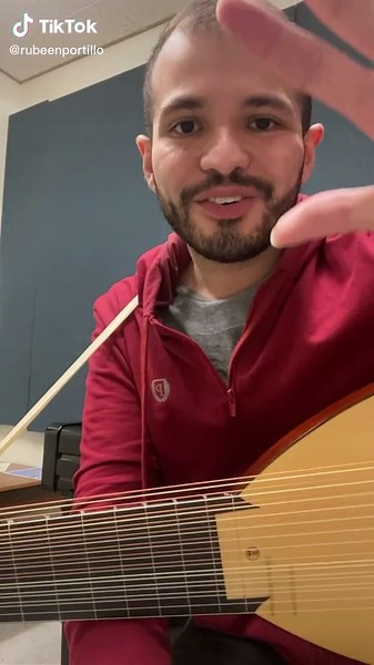 Aprende a Tocar el Laúd: Instrumento del Renacimiento