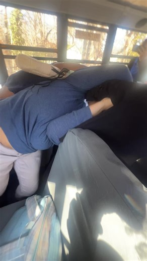 🇩🇴👾irielis👾🇵🇷 (@prettyface12333)’s video of the rusty bus inside