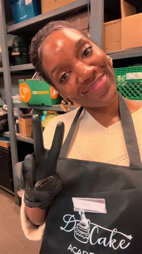 My first ever cake design formation was such a wonderful experience!! So exciting and so much fun, it was great to learn from you Stephanie, I learnt so much!! 🤩🙌🏾 @Les pâtisseries Dcake #fondant #cakedesign #learning #fun #creativity