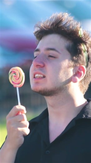 Blind man eating ice cream prank 🤣