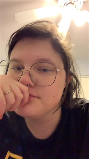 #stitch with @lesliemarie_reads #christmas #decor #holidayvibes