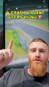 🔥 Accident choquant au Nürburgring entre une Porsche GT3 RS et une BMW M2 😱 Ce crash impressionnant s’est produit le 5 juillet 2025 lors d’une session Touristenfahrten sur la Nordschleife. La Porsche tente un dépassement à haute vitesse, mais la BMW M2 change brusquement de trajectoire… Résultat : collision ultra violente, explosion, feu et deux voitures détruites. Miraculeusement, les deux pilotes s’en sortent indemnes. Mais sur Internet, c’est la guerre : certains accusent la M2, d’autres po