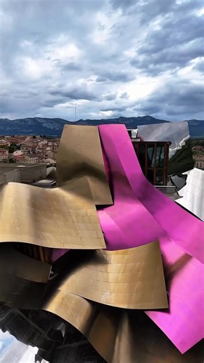 Wine, art and architecture in perfect harmony 🍷✨ Have you ever seen a winery like this? 📍Marqués de Riscal, in the heart of Rioja Alavesa, is not just a place to taste wine — it’s a full experience. Designed by world-renowned architect Frank Gehry, this avant-garde building rises among centuries-old vineyards, blending tradition and innovation. 🛏️ Stay at the luxurious hotel 🍷 Discover iconic wines 🌿 Relax in the Vinothérapie spa 📸 And don’t forget your camera — this place is pure magic. #