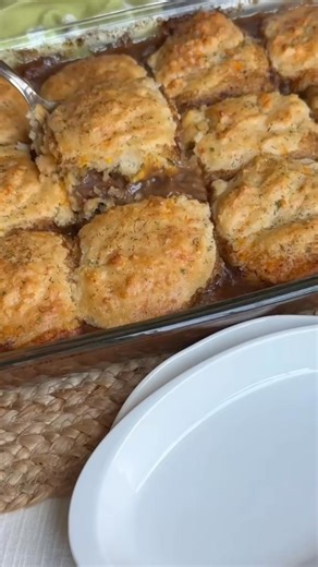 Beef Cobbler RECIPE on dinnerin321 dot com #dinner #beef #redlobster #biscuit #comfortfood | Vegankevin