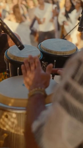 Zephyr on Instagram: "O Cacao Spirit é um evento transformador que combina a energia do pôr do sol com a profundidade espiritual do cacau. Neste encontro especial, os participantes são convidados a embarcar numa viagem de autodescoberta através da dança e da conexão com os outros. A experiência começa com um círculo sagrado onde todos partilham uma bebida de cacau cerimonial, conhecida pelas suas propriedades de abertura do coração, criando um ambiente de harmonia e presença. À medida que o círc