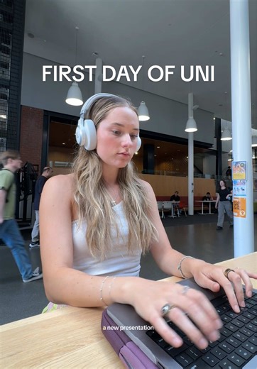 Ok yes this is over a week late but HAPPY BACK 2 SCHOOL #univlog #dayinmylife #university #student #backtoschool