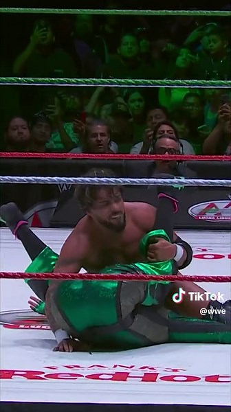 Santos Escobar Dominates to Reach Rey de Reyes Final