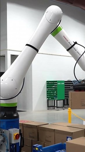 Fanuc CRX-25iA 💪 Perfect for palletizing applications! #robotics #cobots #robot #zetagroup