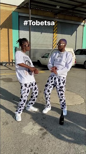 How Many of you can actually do the #Tobetsa? 😂🔥 Dropping Tobetsa Ft Mellow & Sleazy, DJ Dinho, Optimist & Matute Boy very soon 🤌🏽🔥🤟🏽 | Bob Mabena