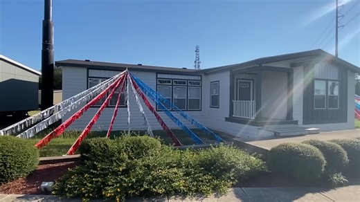 Vintage Farmhouse II Flex by Palm Harbor Homes | 4 bed, 2 bath mobile house tour
