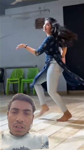 本利用压电瓷砖将脚步转化为电能 _这些瓷砖捕捉来自你脚步的动能_ 当你行走时_你的重量和动作会对瓷砖产生 #Listenit