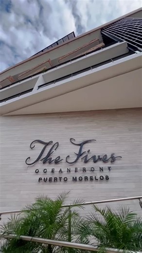 Where infinity meets the sea... ✨ Infinity pool vibes, tropical delights, and a breathtaking ocean view from the rooftop – 𝗹𝗼𝘃𝗶𝗻𝗴 𝘁𝗵𝗲 𝗼𝗰𝗲𝗮𝗻𝗳𝗿𝗼𝗻𝘁 𝘃𝗶𝗯𝗲𝘀! 🤩 #TheFivesOceanfront #TheFivesHotels #ThePrefferedLife #HotelsAndResorts #MexicoDesconocido #PuertoMorelosMexico