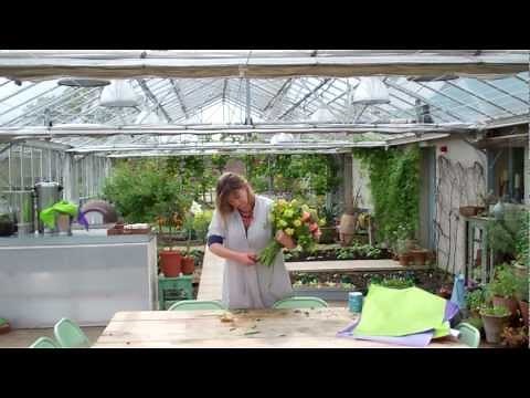 How to Create a Hand Tied Bunch of Flowers