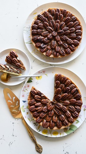 Raheli Krut | Krutit | ‎פאי פקאן ודבש מושלם! מ-5 מצרכים עיקריים ובלי להכין בצק, בלי אפייה עיוורת והכי הכי בקלות. אתם לא מאמינים כמה טעים זה יוצא ואיזה קינוח אדיר...‎ | Instagram