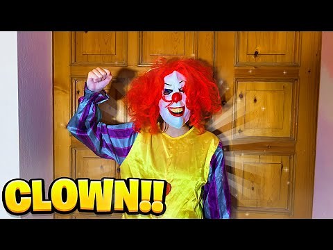 IL CLOWN HA BUSSATO ALLA PORTA DI NOTTE!! 😱 VILLA degli YOUTUBERS