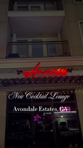 There’s a new, black owned, cocktail lounge in Avondale Estates/Decatur, GA! The ambiance in this place is just sexy. It’s perfect for a date night or intimate sneaky link night out. They serve light bar snacks and popular cocktails like Paloma or Cosmopolitan, which is what we had. This was the 2nd stop of the night so we plan to go back and try more. 📍@anansi.atl Do yourself a favor and send this to your boo ASAP! Or you and ya homegirl get cute and link up for some good drinks! I can’t wait