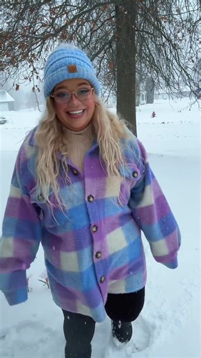 Stay safe and warm this weekend in the snow! ❄️⛄️🩵